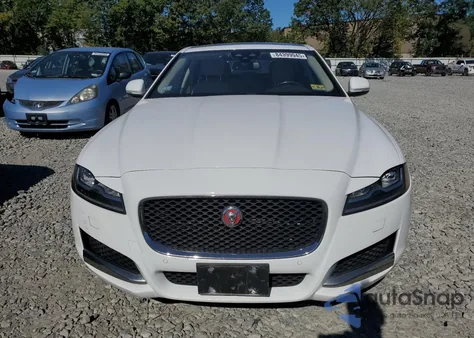 2016 Jaguar Xf Prestige z USA, uszkodzony, nr VIN SAJBK4BV2GCY16320